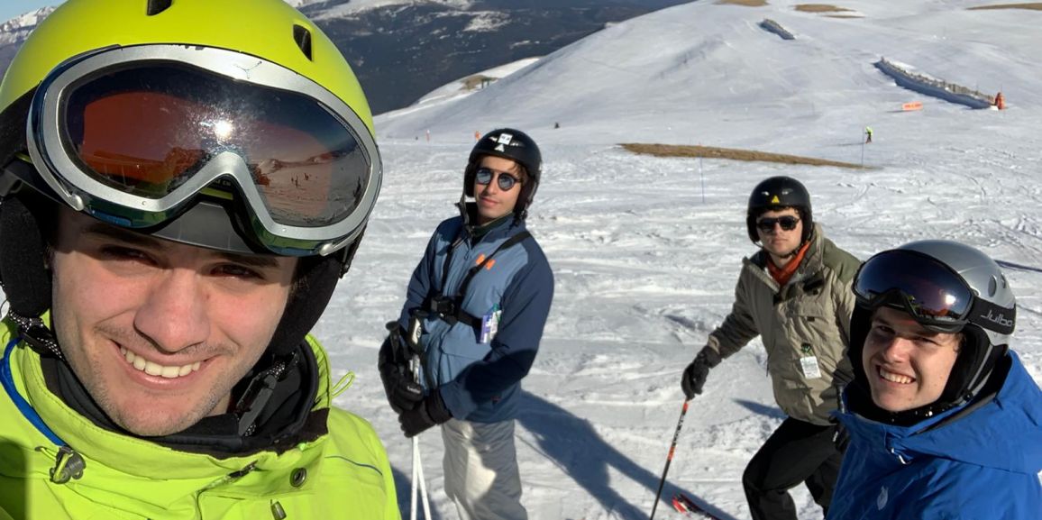 Los residentes del Colegio Mayor Pedralbes conquistan las cimas de las estaciones de esquí de La Masella y La Molina